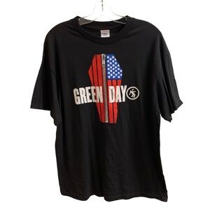 Vintage 2005 Green Day Zippered Flag Coffin Men Band T Shirt Size Small Black